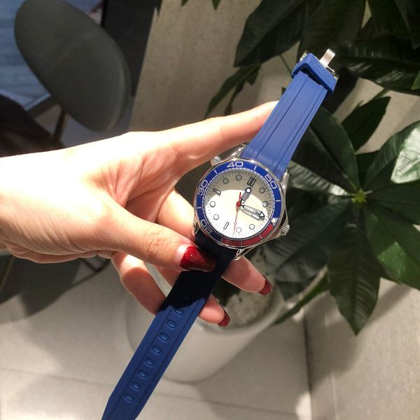 Relógio masculino designer de luxo relógio de movimento automático de alta qualidade preto e branco tamanho 40 mm cinto de safira à prova d'água relógio calendário