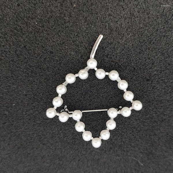 Broschen Griechische Schwesternschaft Efeublatt Weiße Perlenbrosche Hemd Anstecknadel Abzeichen Drop Modeschmuck Geschenk
