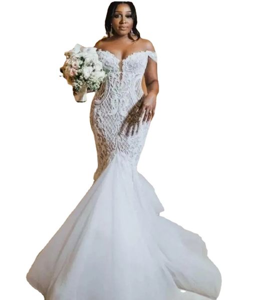 Abiti da sposa sexy a sirena con spalle scoperte Arabo Aso Ebi Pizzo senza schienale Abiti da sposa Corte dei treni Abiti da sposa Taglie forti