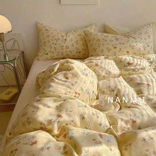 Conjuntos de cama Ins Estilo Pastoral Amarelo Pequenos Flores Conjunto de Cama Twin Queen Size Capa de Edredom Estojo de Lençol Plana Princesa Menina Roupa de Cama Z0612