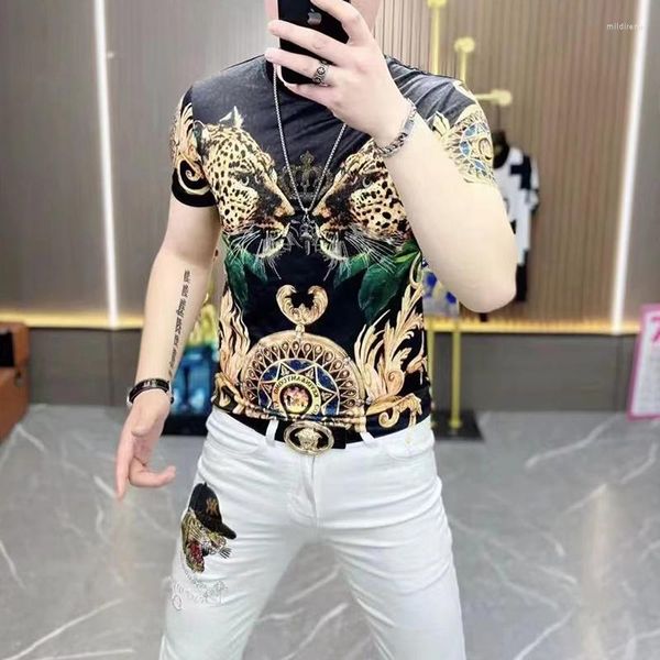 T-shirt da uomo Estate T-shirt stampata in seta di ghiaccio per uomo T-shirt slim manica corta Abbigliamento Casual Locali notturni sociali Tshirt Streetwear 2023