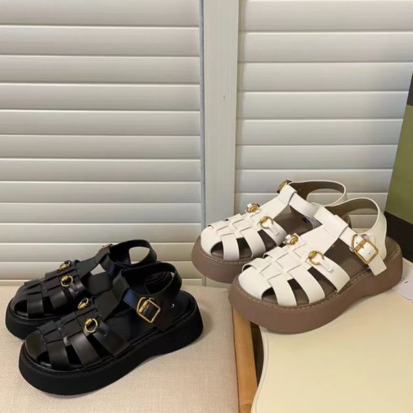 Designer-Sandalen für Damen, Leder, Skelett-Gladiator-Sandalen, Gummi-Muffin-Sandalen für Damen, lässige Slipper, Schnür-Hausschuhe aus Metall, Strand-Hausschuhe mit Box