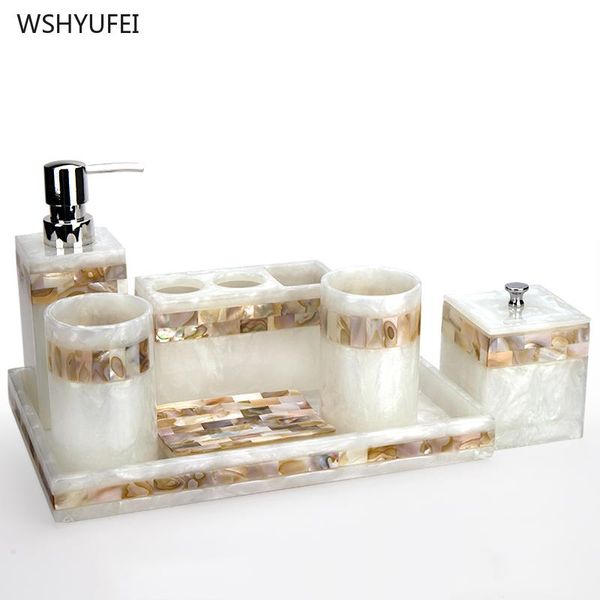 Set Bagno di casa conchiglia di lusso leggero Completo da bagno europeo Forniture per il bagno spazzolino per denti tazza di sapone bottiglia di sapone portaspazzolino
