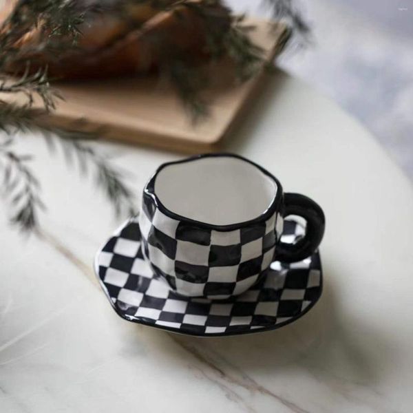 Canecas pintadas à mão flor cerâmica xadrez xícara de café caneca para escritório em casa com pires café da manhã leite presente criativo seguro para micro-ondas