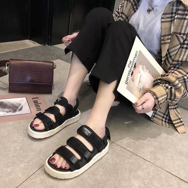 Coppia di sandali 2023 Primavera/Estate Scarpe piatte stile fata Studente Versatile Spiaggia Donna Piattaforma romana Donna