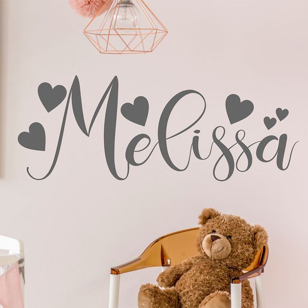 Estilo de caligrafia Nome Adesivo de parede de vinil Decalque personalizado com corações Presente de bebê meninas Quarto de berçário Decoração doce D251