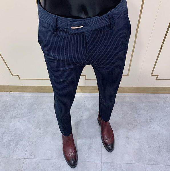 2023 nuovi pantaloni sociali da uomo moda pantaloni slim con bottoni pantaloni da uomo pantaloni verdi abbigliamento da strada abito da uomo d'affari pantaloni solidi