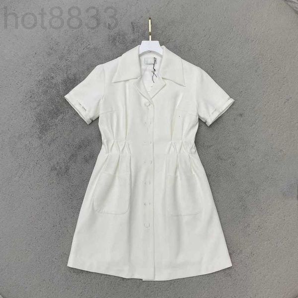 Urban Sexy Dresses Designer 23 Summer New Commuter Style Temperament Age Reducing Letter Bordado Ribbon Splice Lapela Invertida Vestido Manga Curta SLDH