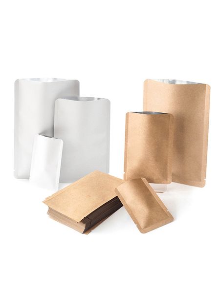 Abra o topo de kraft/saco de papel branco que se saiam grãos de café moídos em pó de salão de chocolate com lanches de lanches