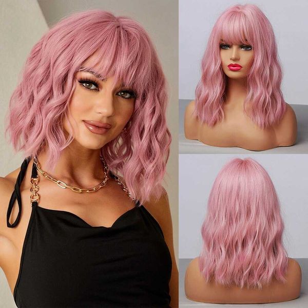 Perucas de renda HAIRCUBE peruca sintética ondulada com franja curta bob rosa perucas encaracoladas onduladas na altura dos ombros peruca cosplay diária colorida peruca Z0613