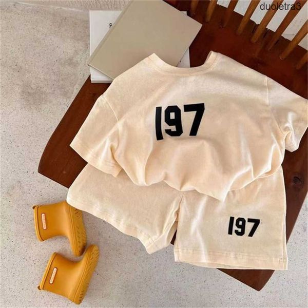 Completi di abbigliamento per bambini firmati Ragazzi Estate Ess Tute Casual Lettera Neonate Kid T-shirt Pantaloni Neonati Bambini Top manica corta Pantaloncini Youth Toddler C W9XF