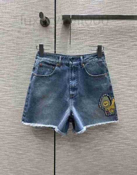 Jeans feminino designer verão novo estilo universitário casual versátil temperamento redução de idade bordado 3D borda de pele de cachorro shorts jeans de botão de hardware 46KU