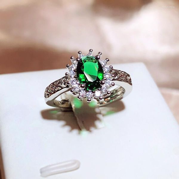 Cluster Rings Fashion Zircon Ring 925 Stamp Simulation Emerald Encrusted Ladies Party Birthday Jewelry Gift Wholesale