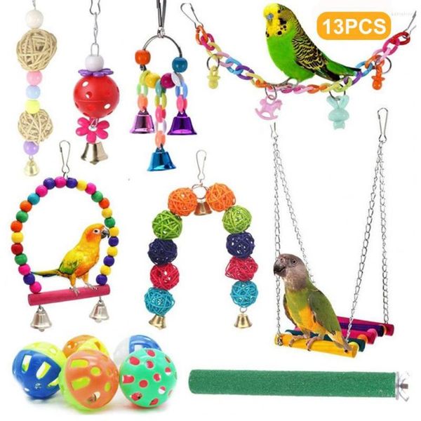 Altre forniture per uccelli 13 pezzi / set Kit di giocattoli per uccelli pappagallo Colori multipli Giocattoli da masticare resistenti al morso Palla oscillante Campana Addestramento in piedi