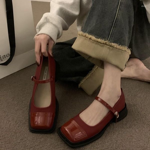 Kleidschuhe Retro Kleines Leder für Damen 2023 Frühling Rot Französisch Vielseitig Single Dicke Sohle Quadratischer Kopf Mary Jane