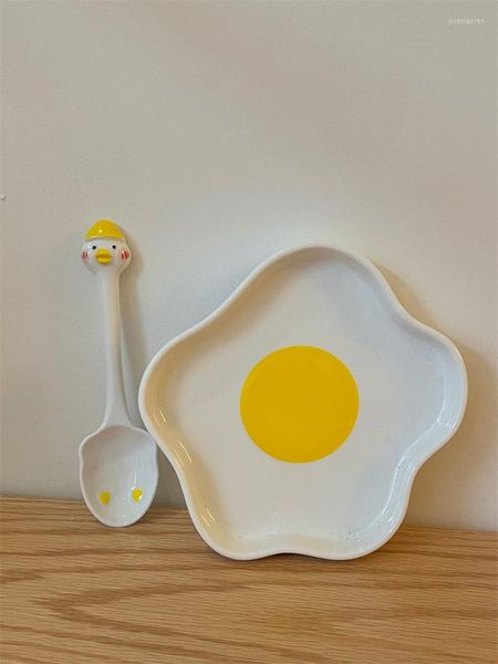 Pratos Korea Ins Cute Eggs Prato de Cerâmica Irregular Pintado à Mão Café da Manhã Infantil Conjunto de Colher de Pato Pequeno Lanche Salada