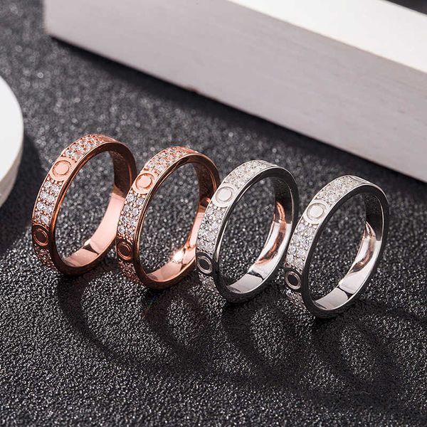 Designer Charme O mesmo Tiktok S925 Sterling Silver Carter Love Ring Men and Womens Diamond é cravejado de parafusos de broca.