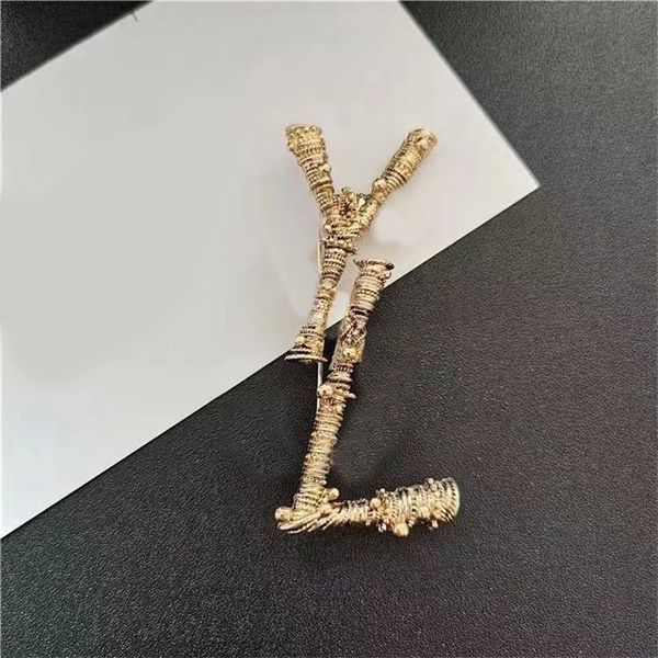 Gümüş Kaplama Kadın Tasarımcı Broş Erkek Mücevher Giyim Aksesuarları Çekici Sparkle Kalın Pin Lüks Cjeweler Gömlek Moda Broşlar Güzel ZB042 C23