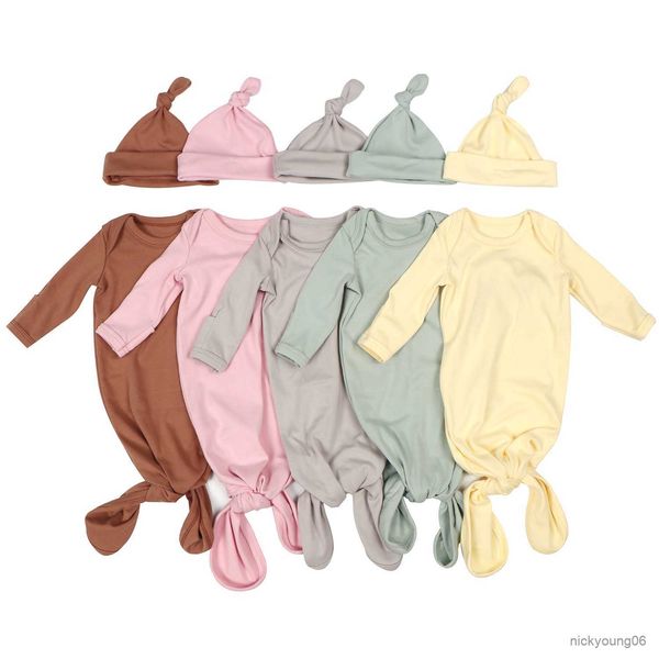 Спальные мешки с завязанным детским платьем для новорожденных.