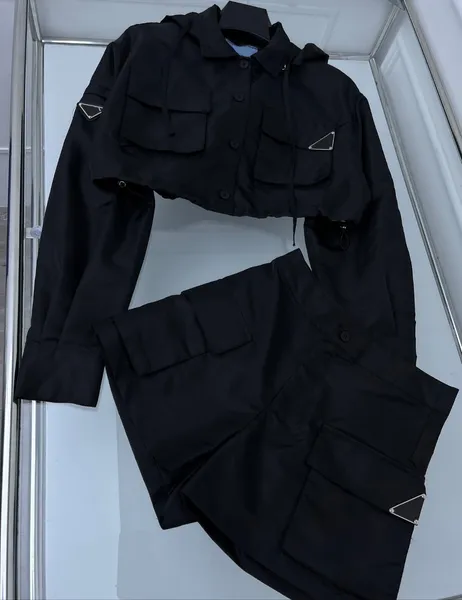 Летний спортивный костюм Женская мода Женские спортивные костюмы Дизайнерские шорты Куртки Комплекты из двух предметов Повседневные розовые брюки Солнцезащитная куртка To267V