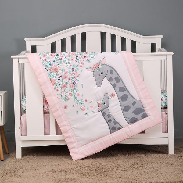 Conjuntos de roupa de cama 3 pçs conjunto de berço de bebê escovado com microfibra rosa girrafe design para meninas incluindo colcha saia de berço 230613