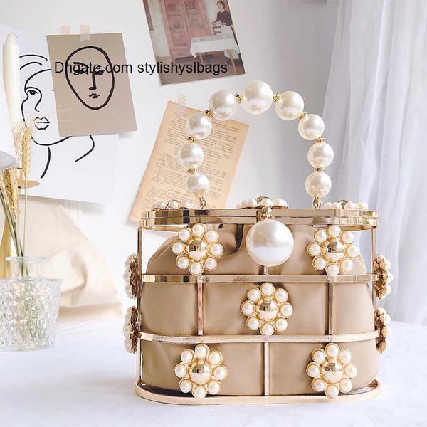 Totes Pearl Basket Pochette da sera Donna Famoso marchio Scava fuori fiori Borsa con pochette metallizzata con perline Borsa a secchiello coreana