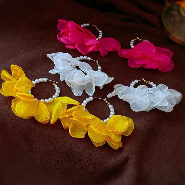 Brincos de argola flor chiffon pérola 4 cm para personalidade feminina 2023 novo branco rosa choque amarelo
