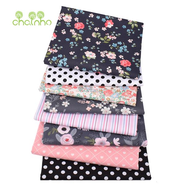 Ткань Черно розовый цветочный печать твил хлопчатобумажной ткань DIY Швейная одеяла домашний текстиль материал для детских детских постельных принадлежностей 230613