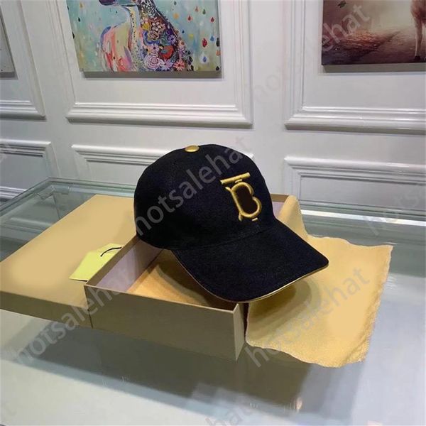 Kadınlar için Tasarımcı Şapkası Lüks Beyzbol Kapağı Leisure Günlük Elbise Siyah Beyaz Casquette Metal Parça Takılı Hats227h