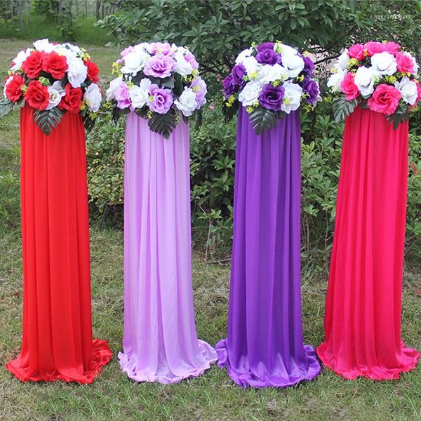 Fiori decorativi Fiore artificiale di alta qualità con sfera di fiori di rosa Set di colonne romane Supporto in ferro con pilastro in tessuto macchiato per lo sfondo di eventi di nozze