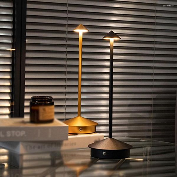 Настольные лампы Nordic роскошные сенсорные лампы Аккуратный беспроводной светодиодный батарея для спальни ресторан Night Light Romantic Dest