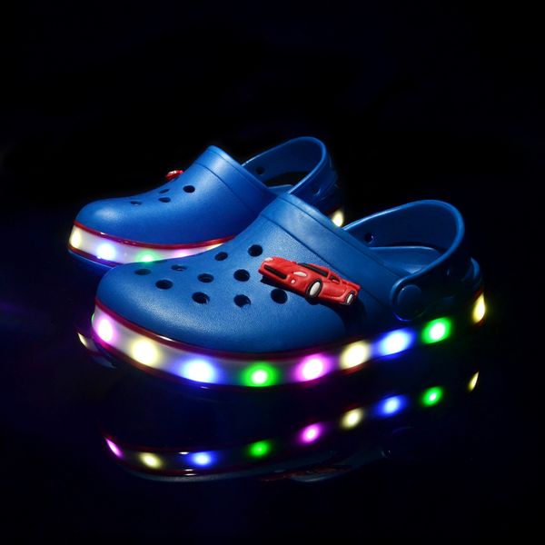 Сандалии летние детские модные светодиодные обувь светящиеся тапочки для мальчиков, девочки, детские садовые сабо