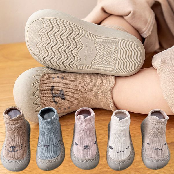 First Walkers Baby Socks Shoes Infant Cute Cartoon Kids Boy Suola in gomma morbida Sneaker da pavimento per bambini BeBe Booties Toddler Girls Walker 230615