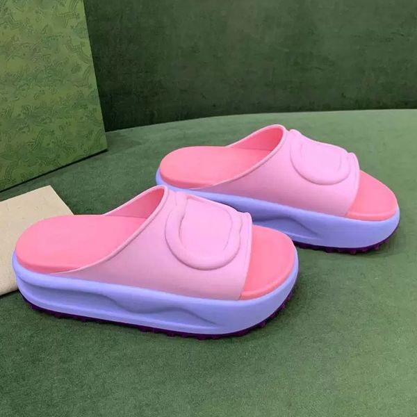 Pantofole da donna di marca di lusso Abbinamenti di colori alla moda Macaron sandali impermeabili con piattaforma in gomma infradito con piattaforma da spiaggia