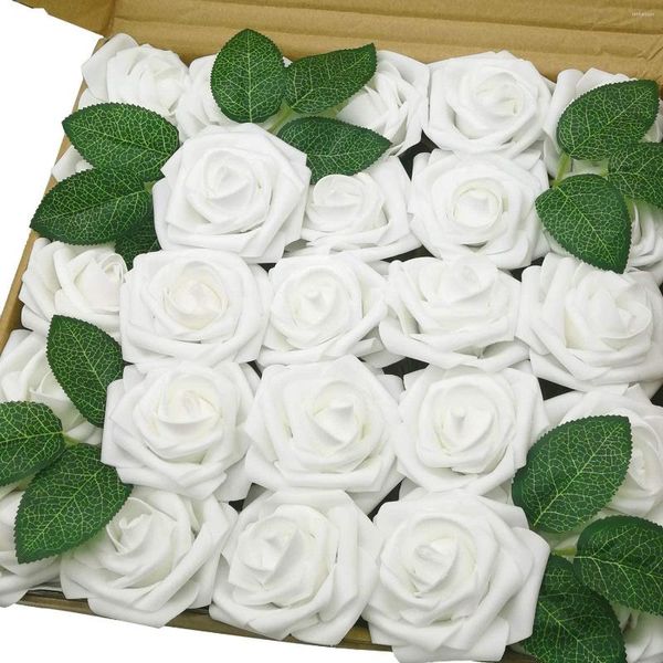 Flores decorativas artificiais 25/50 peças, rosas falsas brancas com haste para buquês de casamento faça você mesmo, festa de chá de bebê, decoração de casa