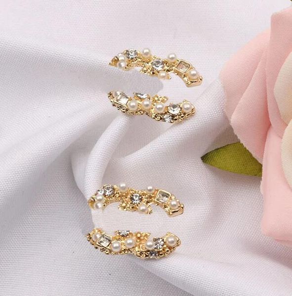 20style Luxurys Sale Designer di ciondoli Orecchini di marca da donna Ear Stud Donna Eleganza Temperamento Canale semplice Accessori per gioielli per feste di nozze
