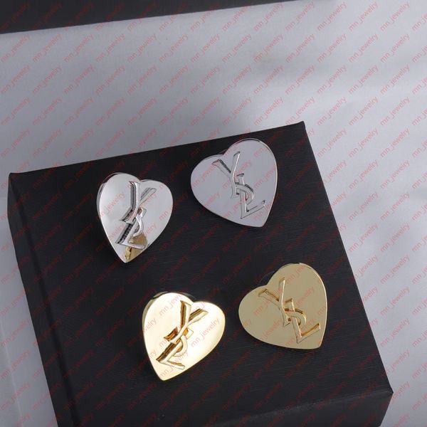 Altın ve gümüşte üç boyutlu kalp şeklindeki saplama küpeleri. Kadınlar için lüks marka tasarımcı küpeleri. Kadınlar için Sevgililer Günü Düğün Hediyesi Takıları