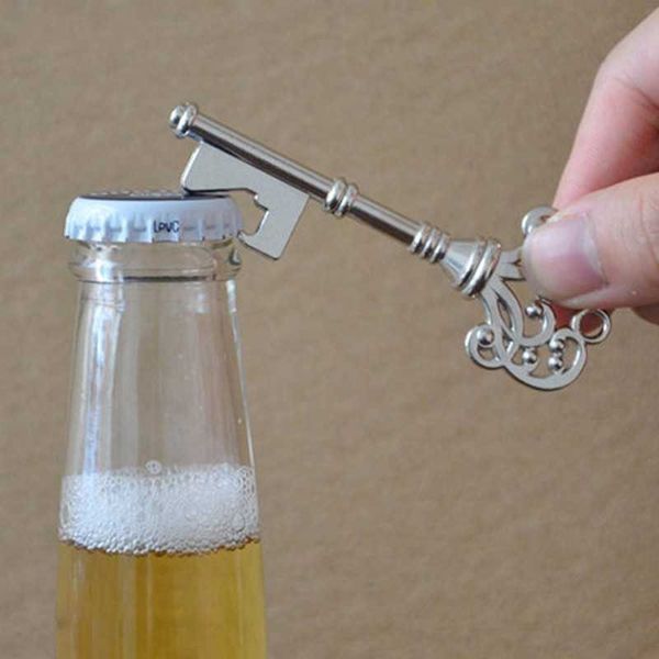 Yeni 1 adet anahtar şekilli şişe açıcı anahtarlık şekilli çinko alaşım bakır gümüş renk anahtar halka bira şişesi açıcı benzersiz yaratıcı hediye