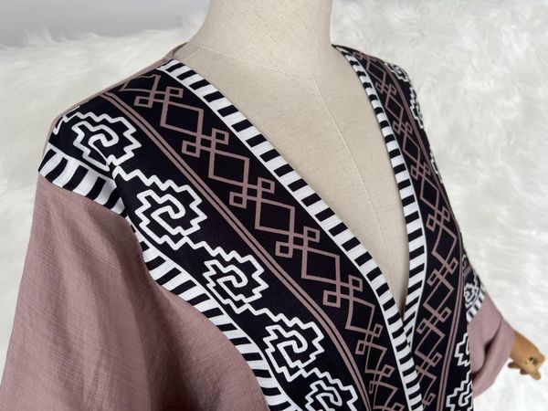 Atacado de roupas étnicas Fabricação personalizada de Abaya de alta qualidade Muçulmano islâmico Dubai Qatar Open Abayas anexado Hijab