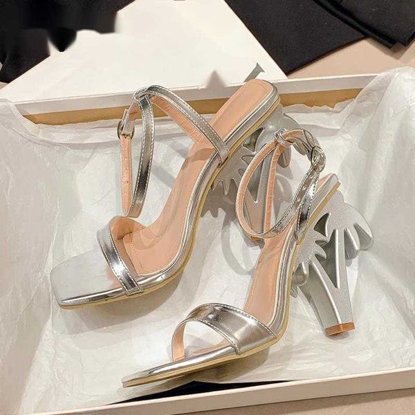 Nxy Sandals Gold Silver Square Toe Fashion Buckle Buckle Strange Style High Heels Banquet Женская летняя обувь 230511