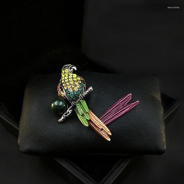 Broches sofisticados broche retrô feminino elegante papagaio corsage casaco de luxo alfinete animal coreano acessórios versáteis joias com strass
