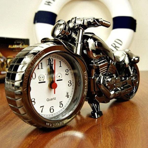 Relógios de mesa personalizados ornamento de mesa Relógio de quartzo Personalidade Presente Amigos Cool Motocicleta Despertador Modelo Moda Retro Despertador 230615