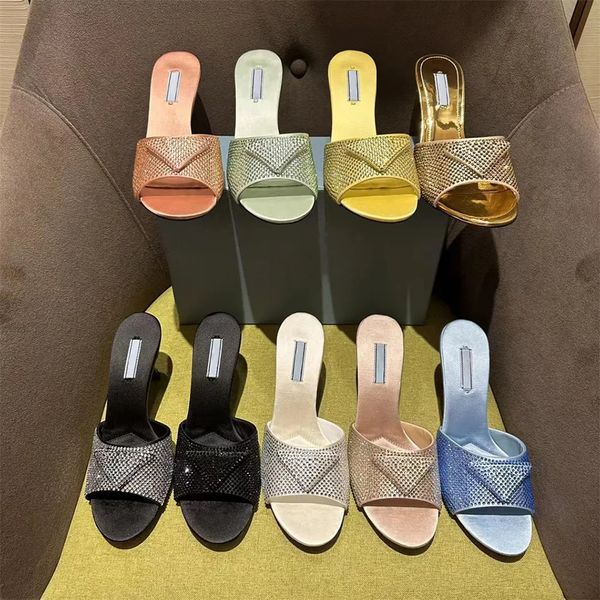 Chinelos de cristal de grife Mules Sandálias femininas de salto alto Kitten Heel Rhinestone Triangle fivela decoração Slip-On Open Toe Designers de luxo Calçados de fábrica