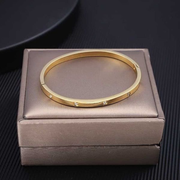 Designer Brand Fashion e Luxury Carter Ten Diamond Titanium Bracciale INS 18K Gold Gold incolore donne 4vtp