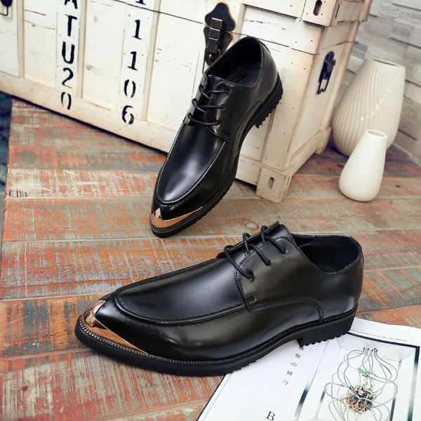 Sapatos de festa de couro de cabeça pontiaguda para homens Sapatos sociais leves com cadarço para escritório Chaussures Homme Sapatos Oxford de cano baixo masculino Luxo