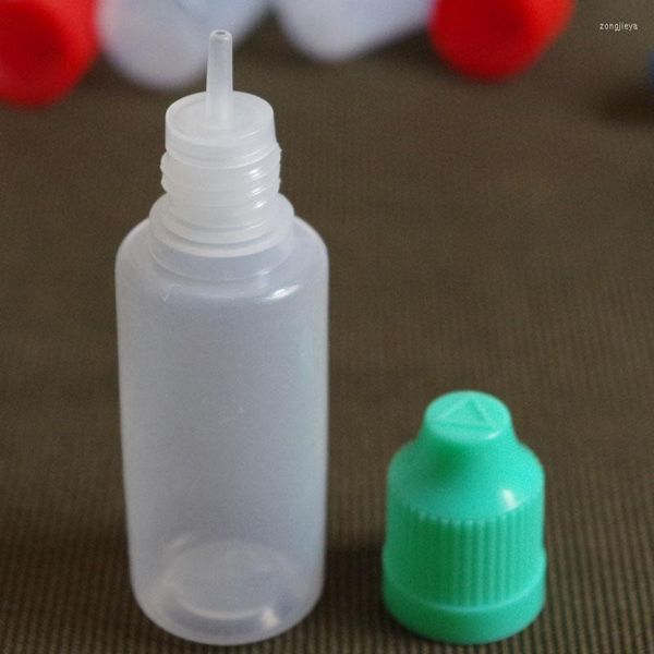 Lagerflaschen verkaufen 20 ml PE-leeres Plastikfläschchen mit kindersicherer Kappe und langem Tip-Dropper-Flüssigkeitsglas 10 Stück