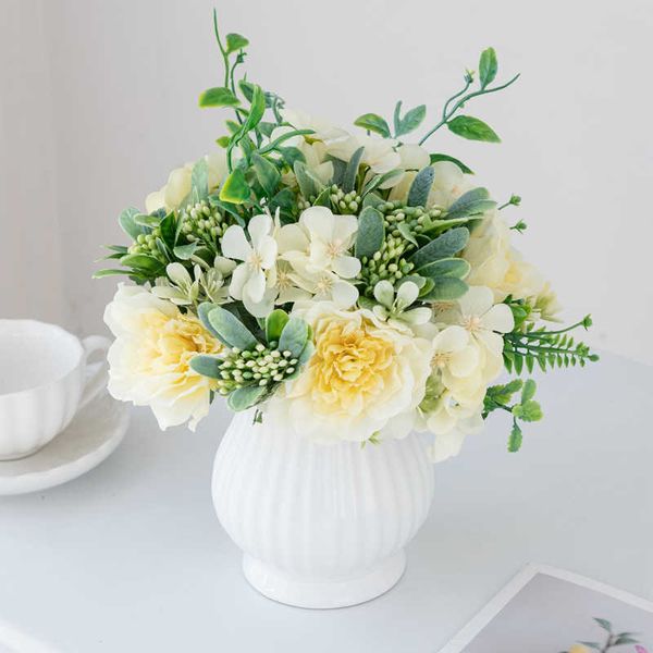 Fiori secchi Bouquet di ortensie di peonia di seta bianca per la decorazione domestica Ghirlanda di Natale Accessori per la sposa che tiene forniture per feste di nozze