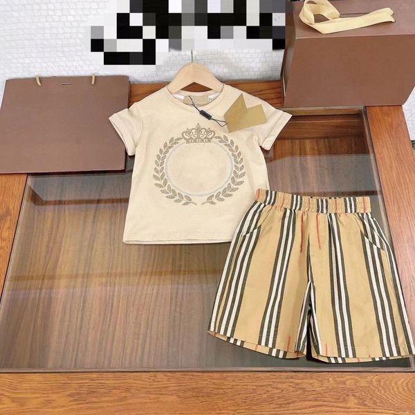 Conjuntos de roupas infantis T-shirts xadrez Shorts Fatos de treino Designer Toddler Boys Girls Dress Manga curta Tshirts Calças Ternos Clássico marca de luxo Crianças Yo p0zM#