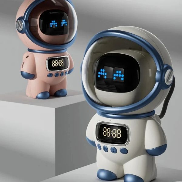 Astronauta intelligente Altoparlante Bluetooth Sveglia intelligente digitale creativa Radio FM Orologio da tavolo con luce notturna elettronica