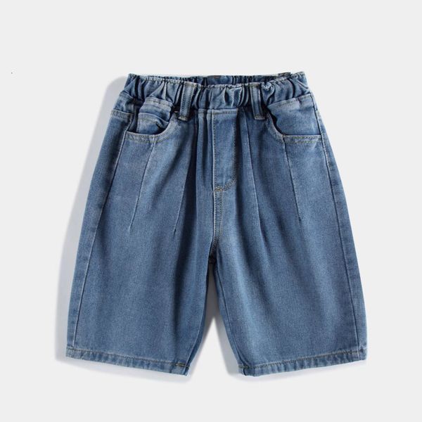 Jeans Summer Boys 'Denim Pants Versione coreana dei grandi pantaloncini larghi a cinque punte in stile occidentale per bambini 230616